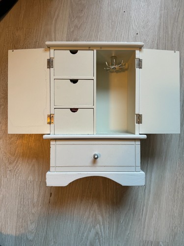 Puppenschrank aus holz - puppenschrank,