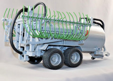 Bruder Spielwaren, Fliegl Güllefass mit Schleppschlauchveteiler