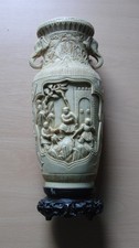 Chinesische Vase aus Elfenbein (-Imitat)