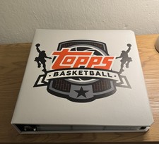 Topps NBA Flagship 2025 Full Base Set 1-300 im Folder inkl. Flagg, Edgecomb, RCs