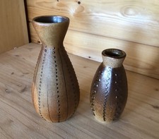 2 kleine Keramikvasen