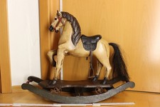 Altes Holzpferd Schaukelpferd
