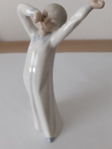 Lladro nao mädchen streckt - nao,