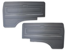 Graue Türverkleidungen