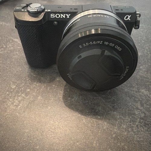 Sony alpha 5000 mit - a,