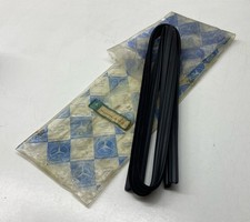 ORIGINAL Mercedes W123 S123 Fenster Führungs Lauf Schiene Vorne 1237250125 NOS