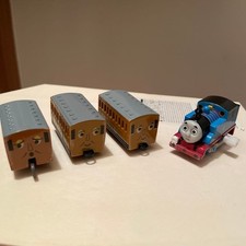 Tomy Plarail Thomas Kapsel Set