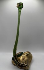 Kobra-Vase Design im Stil von