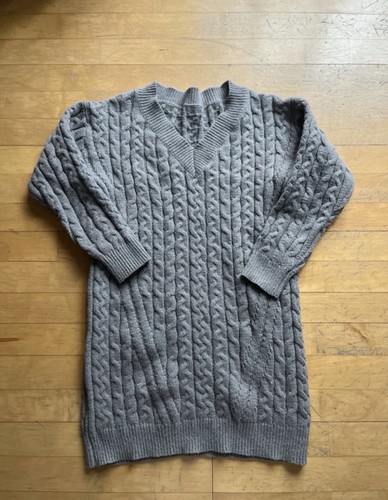 Graues strickkleid zopfmuster - graues, strickkleid,