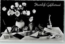 13082936 - Stilleben - Geburtstag - Gabentisch fuer Herren, Feuerzeug, Pfeife,