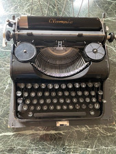 alte Reiseschreibmaschine olympia, 34 x 34, Höhe 16cm