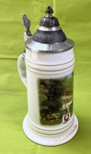 Porzellan-Bierkrug mit Zinndeckel