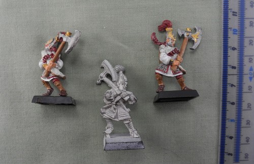 White lions chrace metall - of,