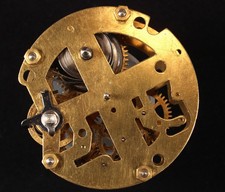 Werk für kleine Tischuhr o.ä., alt, gebraucht  - Verkauf als defekt  -  ( 2 )