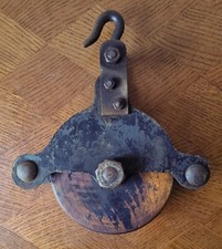 Schöne alte Umlenkrolle / Seilzug / Flaschenzug  Eisen mit Hartholzrolle um 1900