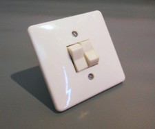 DDR Lichtschalter Weiss Kippschalter Hauselektrik Deko Vintage Retro