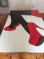 Designer Klapptisch OPERA, rote Highheels auf weißer Tischplatte, 
