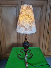 Verspielte Tischlampe im