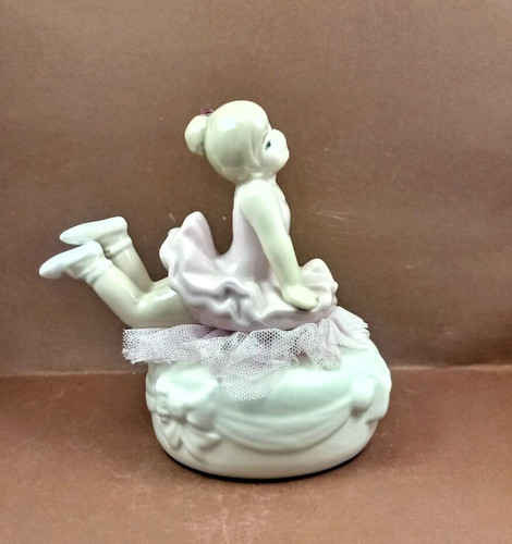 Ballerina liegend mit - liegend, tüll