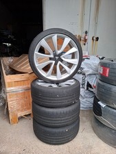 Tesla 20" Performance Kompletträder – Felgen Silber – 235/35 R20