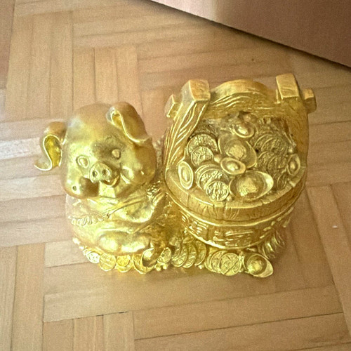 Goldfarbene schwein dekofigur - goldfarbene, schwein-dekofigur