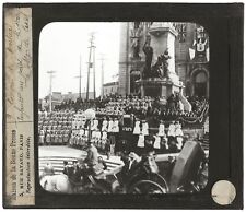 -statue Bischof De Laval