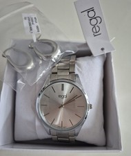 Uhr Damen Regal & Ohrringe 