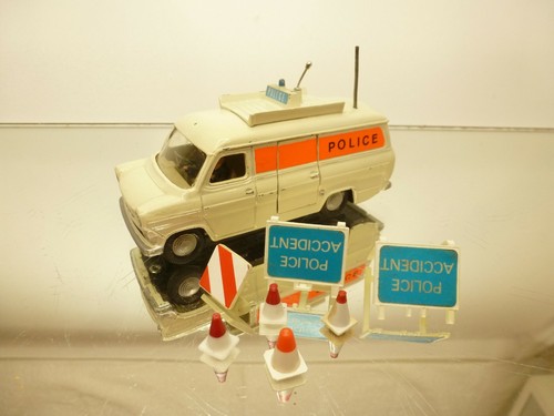 Dinky toys ford transit police - dinky,