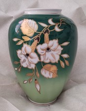 Wallendorfer Porzellan Vase mit Blumen, Farbverlauf, handgemaltem Goldrelief DDR