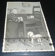 Altes Foto kleines Kind mit