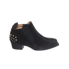 Phillip Hardy, Chelsea Boots