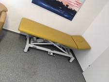 1 FREI Untersuchungs- und Behandlungsliege elektrisch höhenverstellbar