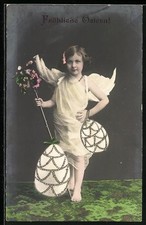 Ansichtskarte Kleiner Osterengel mit Bischofsstab und Blumen 