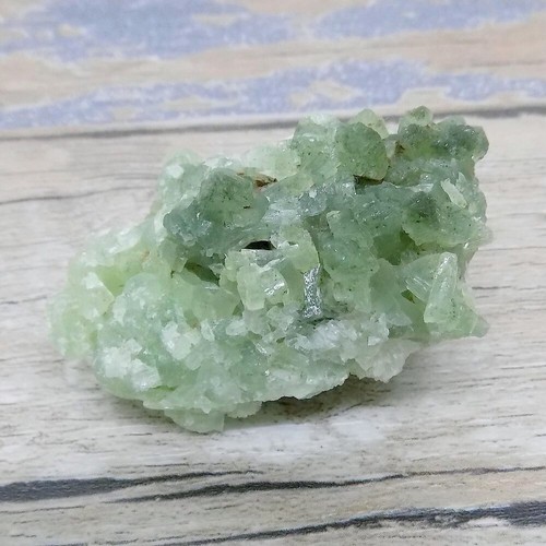 Hellgrüner prehnit 58g aus - prehnit,