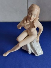 Porzellanfigur-~Wallendorf-~Akt sitzend-~