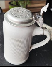 Steinkrug mit Zinndeckel /