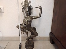 Apsara Tanzend skulptur gross