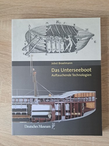 Das unterseeboot aufsteigende - unterseeboot:,