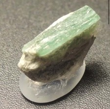 Seltene klare Smaragd X auf