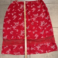 Rock Top Secret Gr. 36, rot mit Spitze, knielang, mit Innenfutter