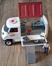 Schleich - Tierärztin mit Fahrzeug und Zubehör