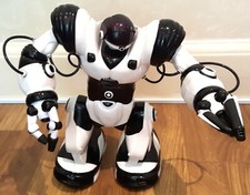 Roboterspielzeug 34cm groß - roboterspielzeug,
