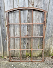 altes Gusseisen Stallfenster