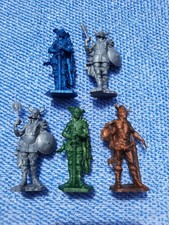 5 Kunststoff-Figuren Germanen Wickinger  Höhe ca. 57 mm Kunststofffiguren