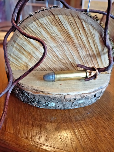 Dekopatrone mit lederhalsband - dekopatrone,