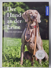 Der Hund an der Leine -
