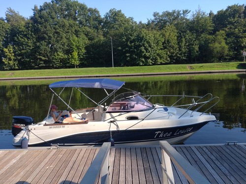 Motorboot mit trailer - mit,