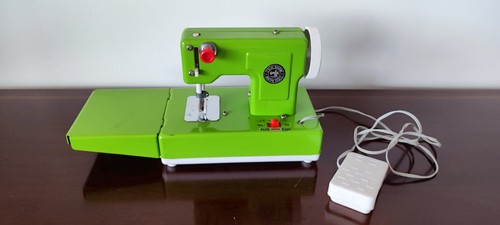 Alte kindernähmaschine - alte,
