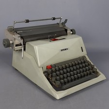 Schreibmaschine OLIVETTI 82