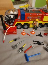 PLAYMOBIL City Action Feuerwehrauto Feuerwehrstation Feuerwehrwagen 70557